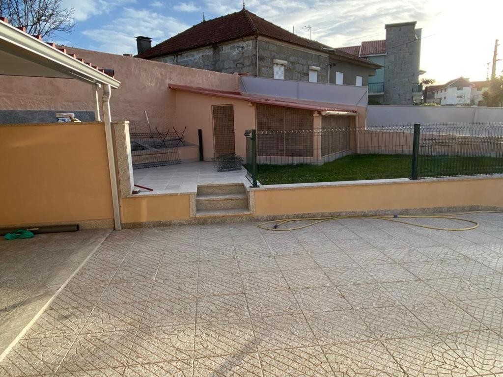 Vivenda Caixilao Casa Com 3 Quartos 维亚纳堡 外观 照片